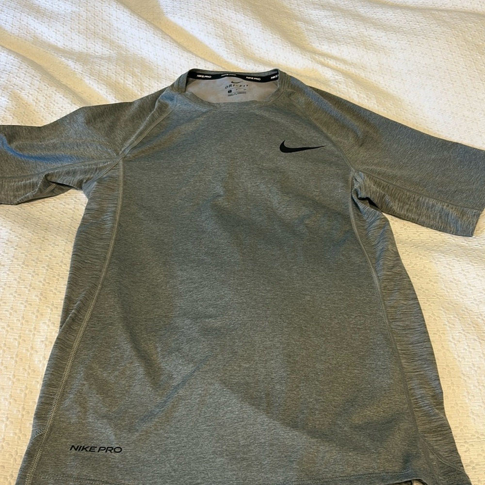Men’s size small Dr-Fit Nike tee